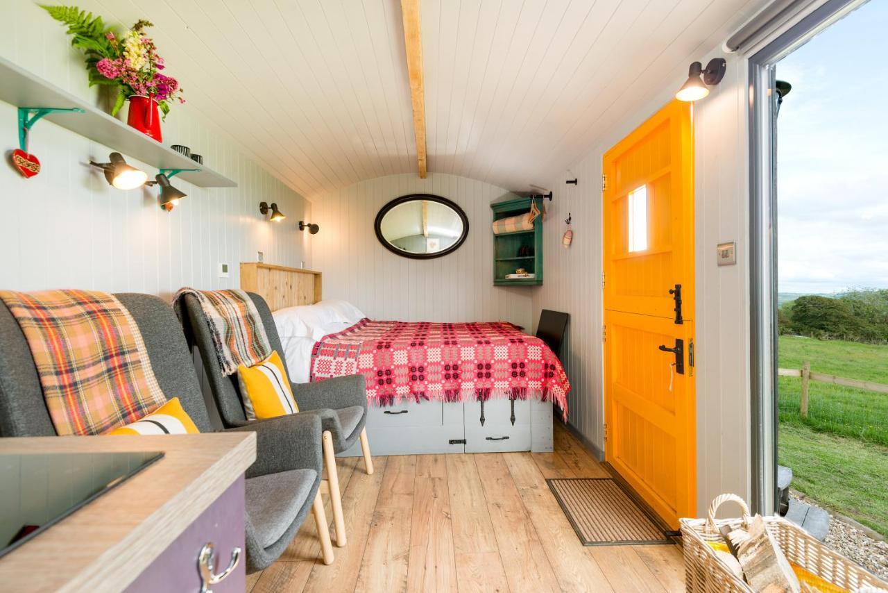 The Big Cwtch Shepherd'S Hut Kidwelly Eksteriør bilde
