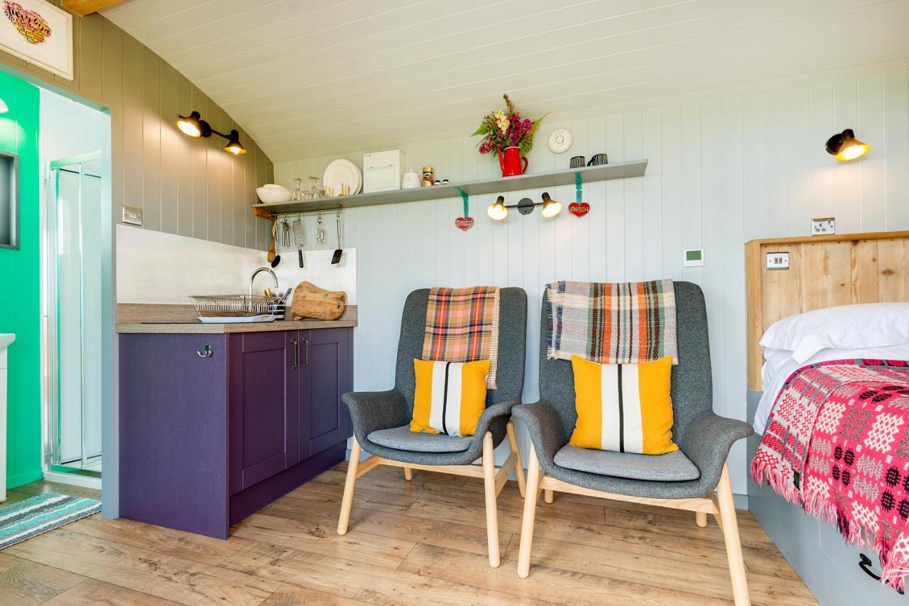 The Big Cwtch Shepherd'S Hut Kidwelly Eksteriør bilde
