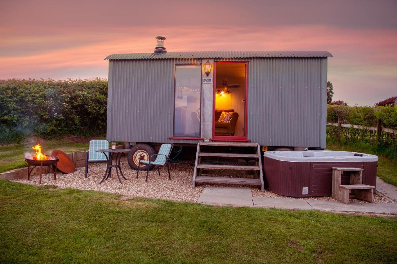 The Big Cwtch Shepherd'S Hut Kidwelly Eksteriør bilde