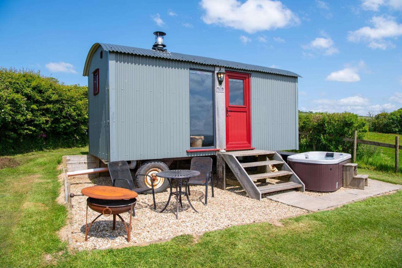 The Big Cwtch Shepherd'S Hut Kidwelly Eksteriør bilde